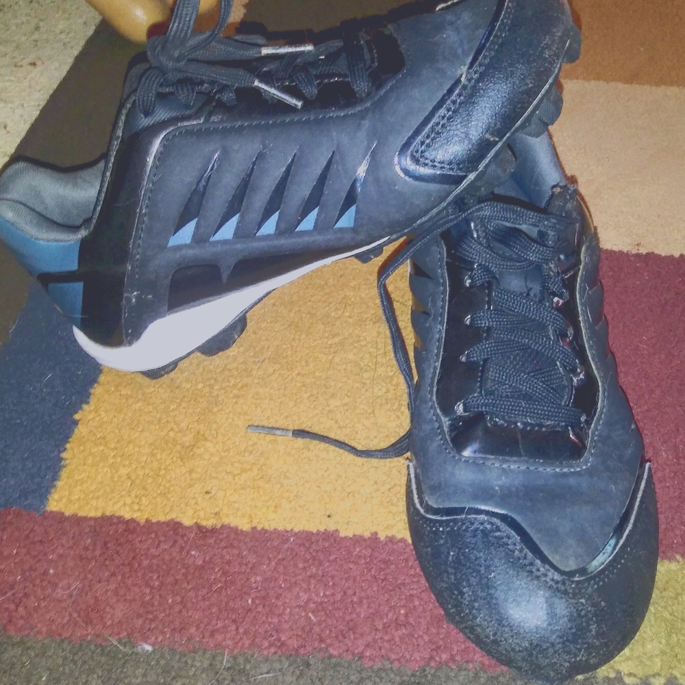 ❤5 for $25❤ Boys black cleats